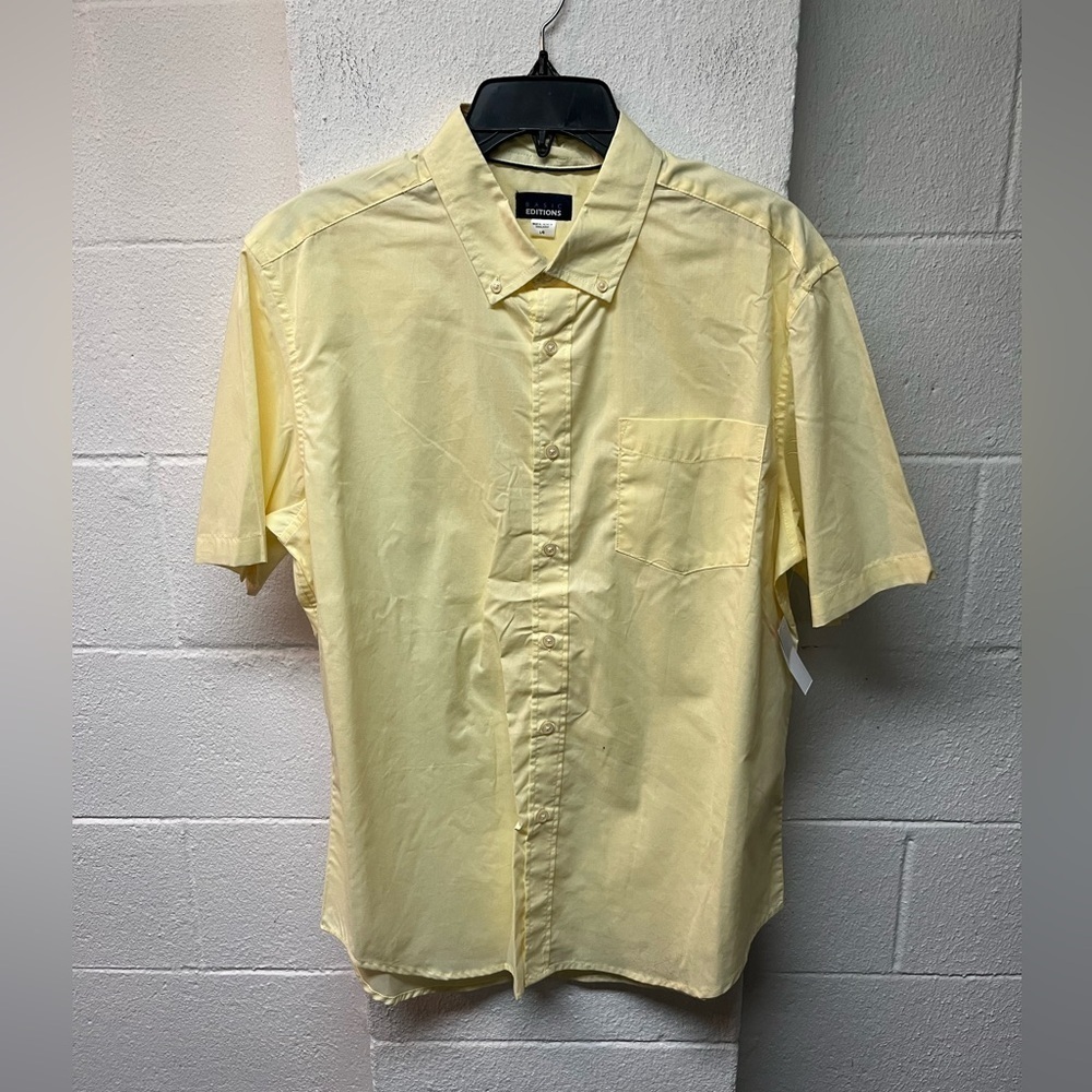 Basic Editions Men's Light Yellow Button Down Shirt. Size Large